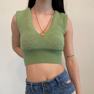 Green lowv fuzzy vest